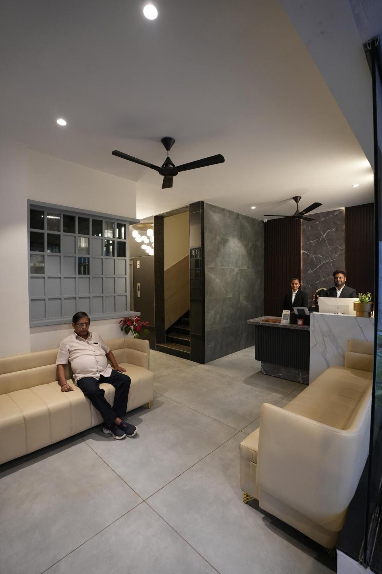 Hotel Swathi 霍斯佩特 外观 照片