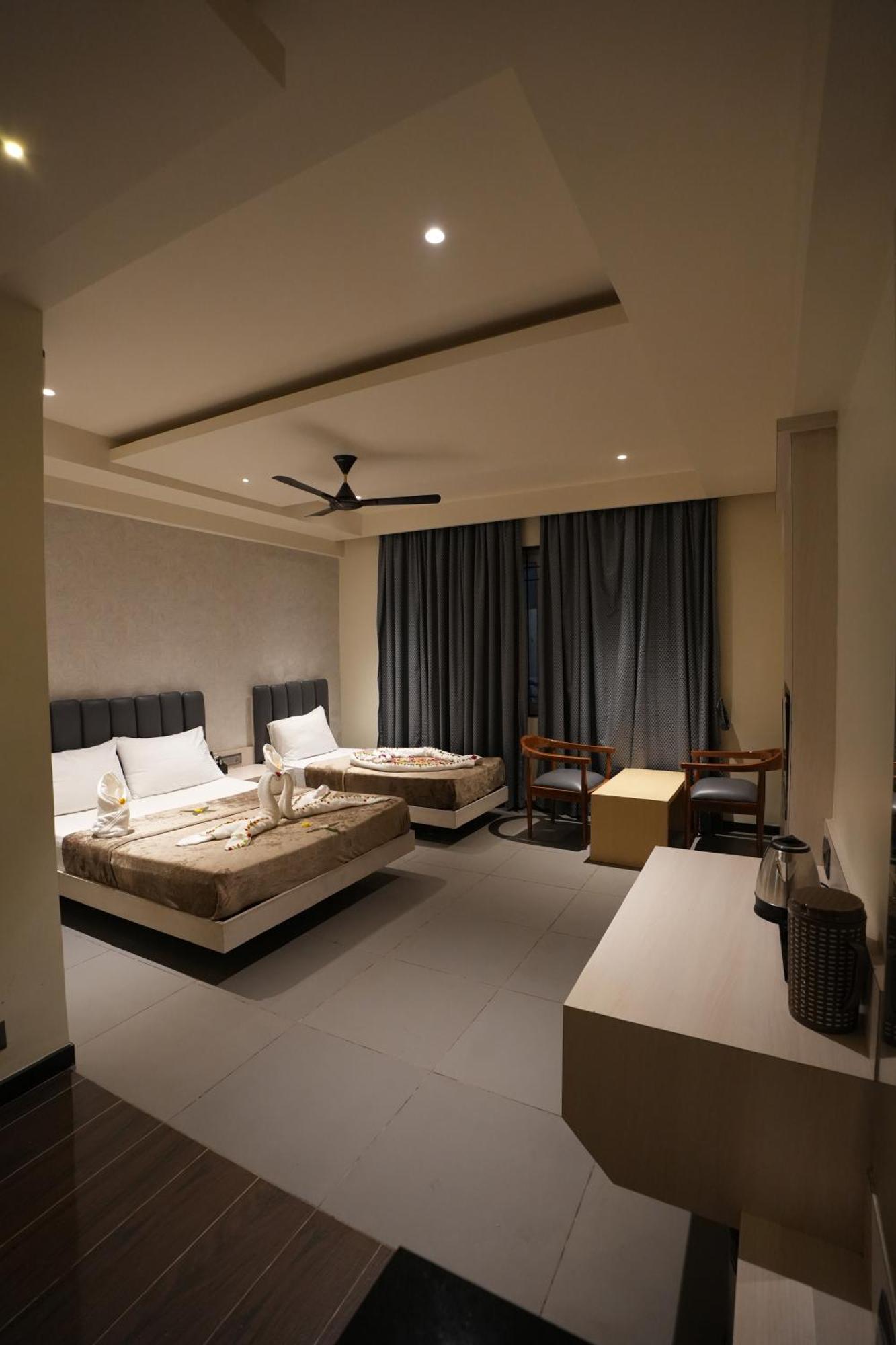Hotel Swathi 霍斯佩特 外观 照片