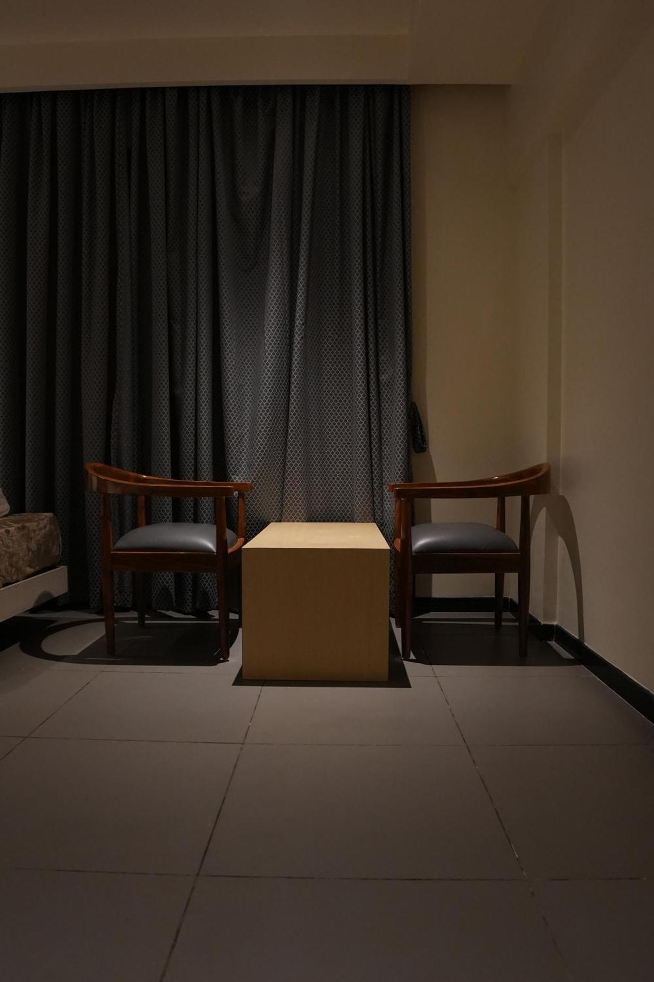 Hotel Swathi 霍斯佩特 外观 照片