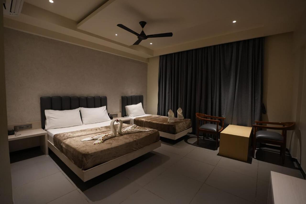 Hotel Swathi 霍斯佩特 外观 照片
