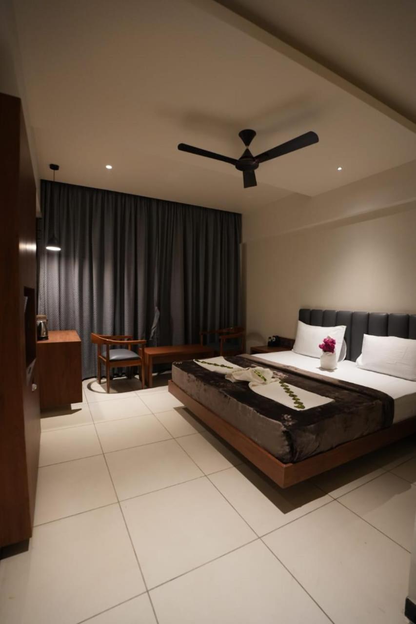Hotel Swathi 霍斯佩特 外观 照片