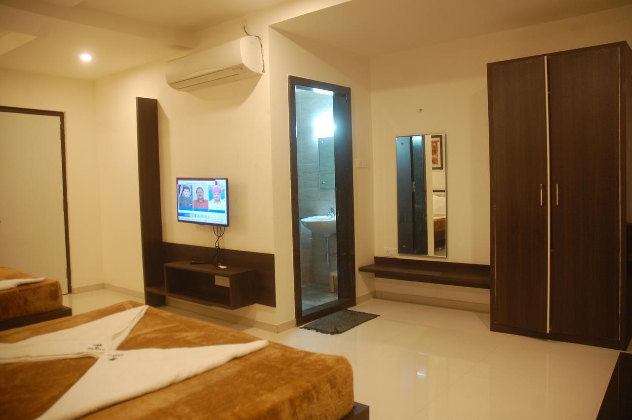 Hotel Swathi 霍斯佩特 外观 照片