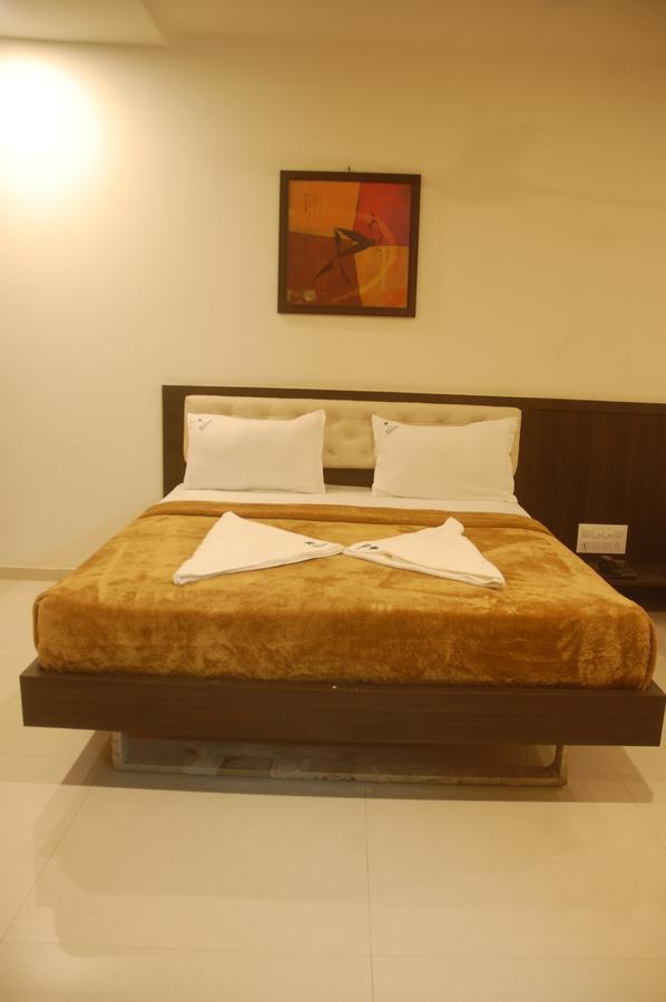Hotel Swathi 霍斯佩特 外观 照片