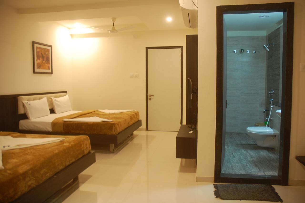 Hotel Swathi 霍斯佩特 外观 照片