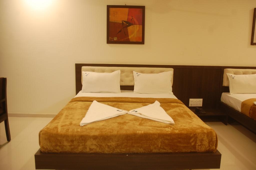 Hotel Swathi 霍斯佩特 外观 照片